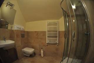 Гостевой дом Rancho Colorado Trzciel Двухместный номер с 1 кроватью или 2 отдельными кроватями и собственной ванной комнатой-3